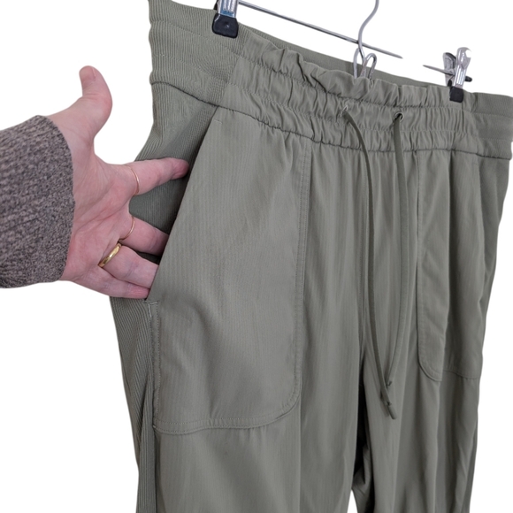 Lululemon Beyond the Studio Jogger Active Yoga Women 10 Athleisure Stretch Green - Picture 8 of 15